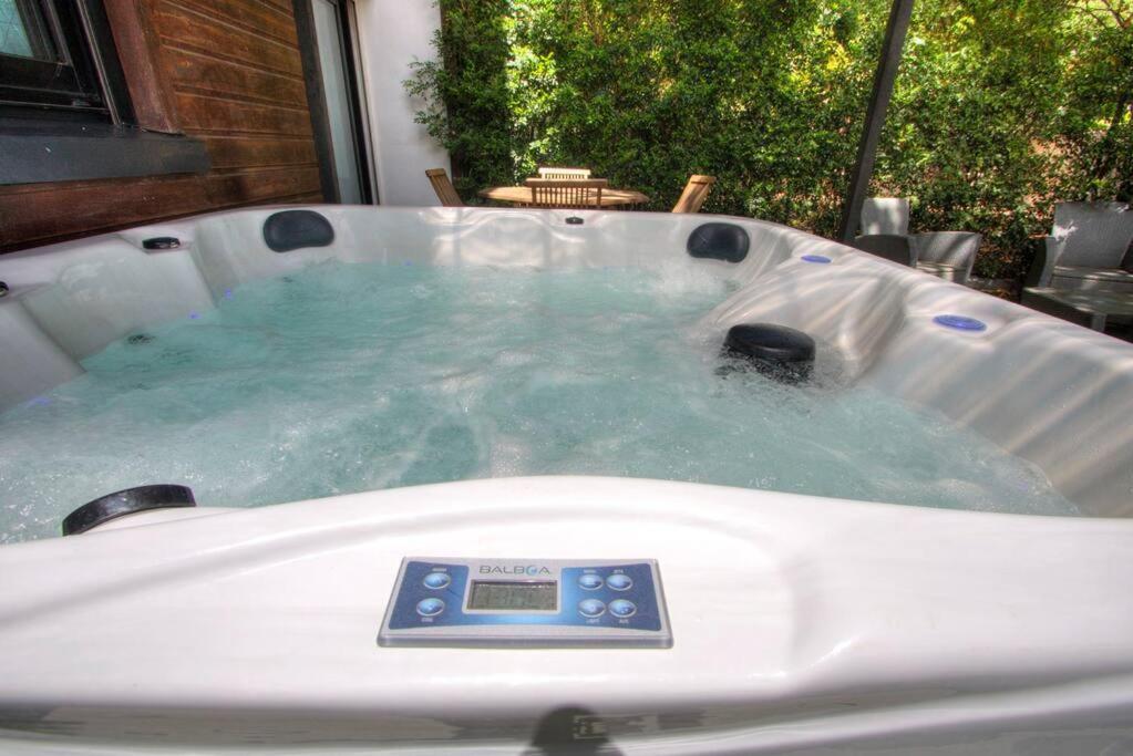Le Grand Bleu - Jacuzzi - Apt Ла-Салін-ле-Бен Екстер'єр фото
